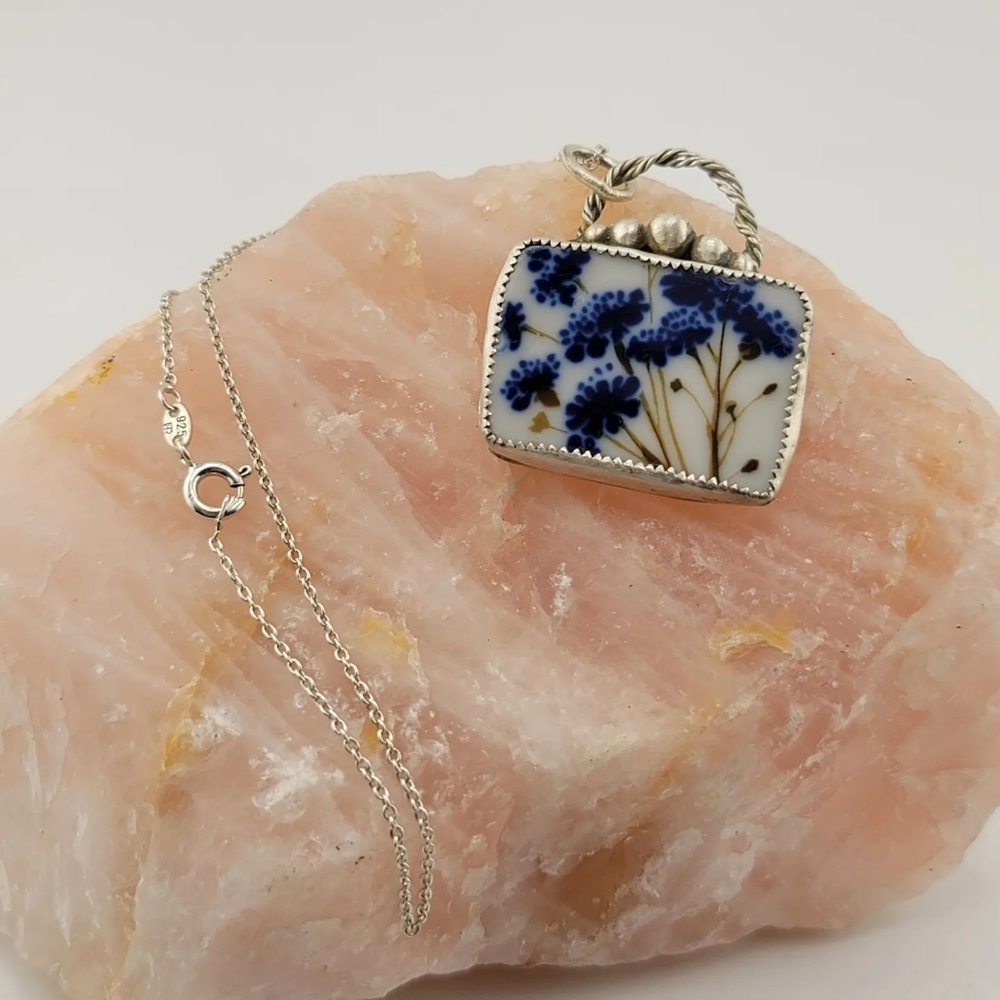 BROKEN INTO BEAUTIFUL CHINA CERAMIC PLATE HANDMADE IN STERLING SILVER PENDANT - Picture 4 of 6